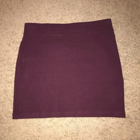 Maroon skirt - Picture 2 of 2